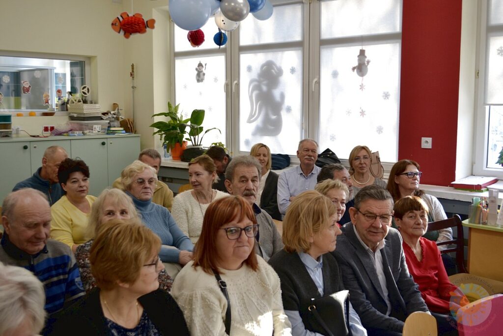 Dziadkowie na inscenizacji z okazji ich świeta - Przedszkole Samorządowe Nr 2 Pod Słonkiem w Białymstoku