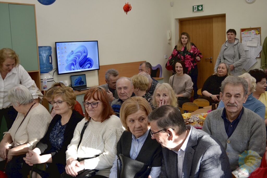Dziadkowie na inscenizacji z okazji ich świeta - Przedszkole Samorządowe Nr 2 Pod Słonkiem w Białymstoku