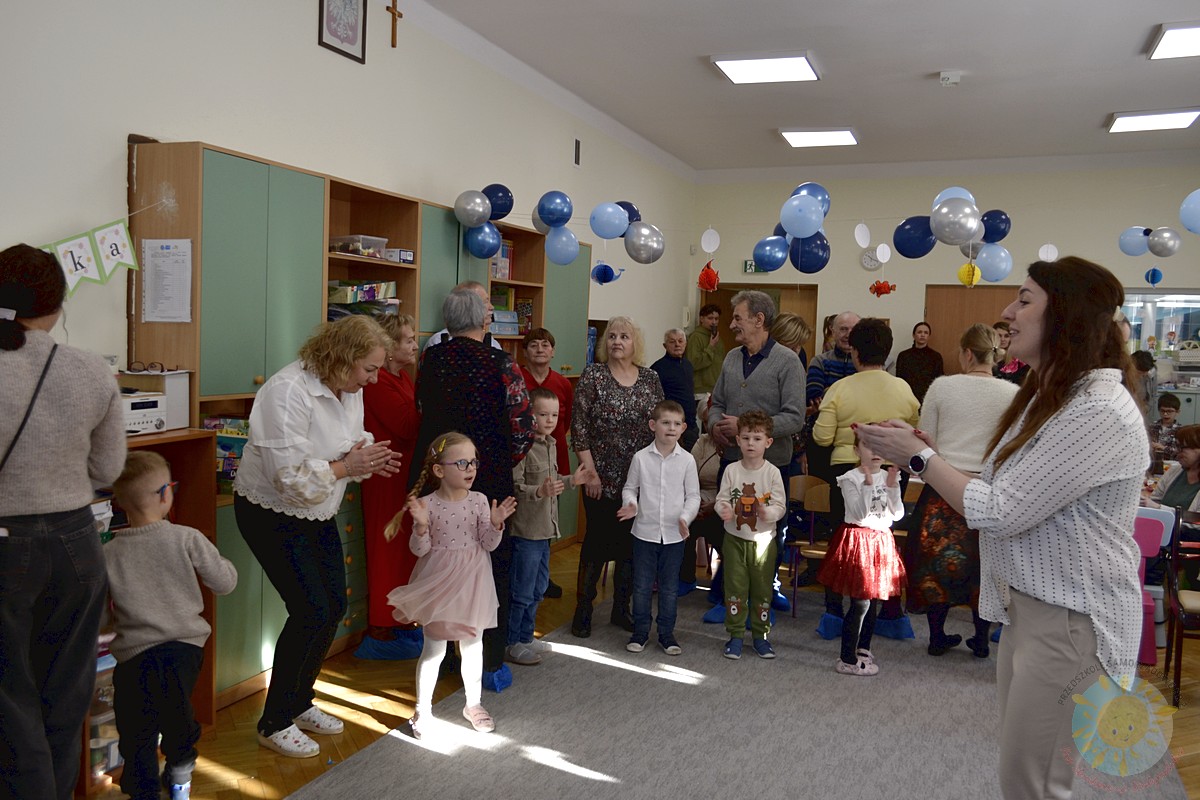 Dzień Babci i Dziadka – Grupa Czerwona 👵👴💖 Dzień Babci i Dziadka – Grupa Czerwona 👵👴💖