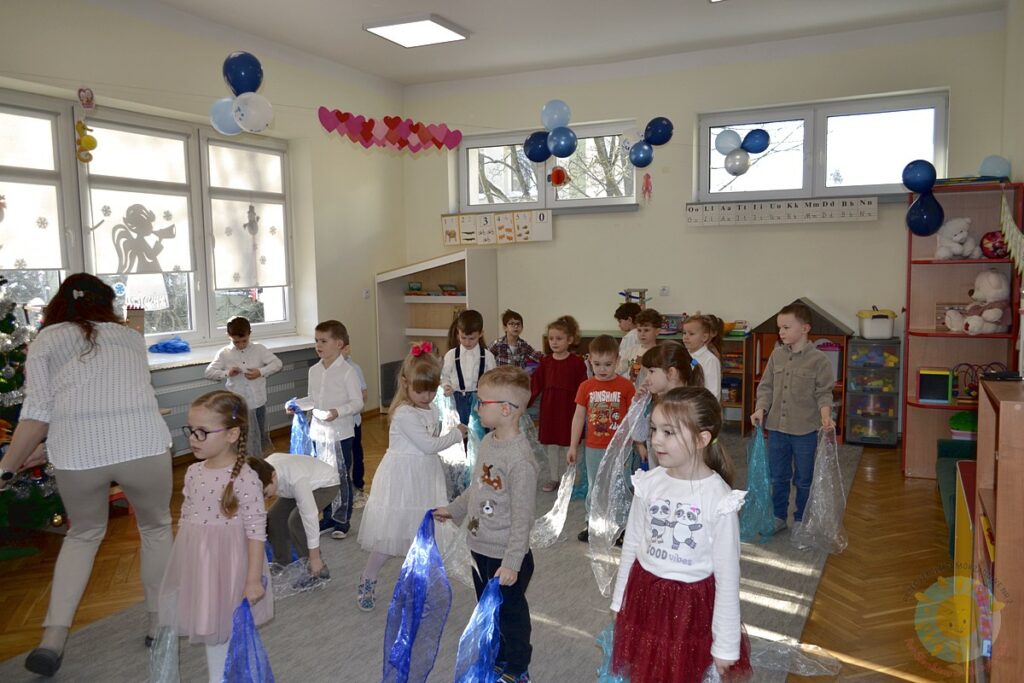 Dziadkowie na inscenizacji z okazji ich świeta - Przedszkole Samorządowe Nr 2 Pod Słonkiem w Białymstoku