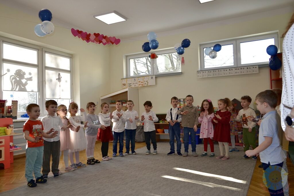 Dziadkowie na inscenizacji z okazji ich świeta - Przedszkole Samorządowe Nr 2 Pod Słonkiem w Białymstoku