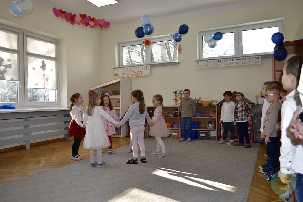 Dziadkowie na inscenizacji z okazji ich świeta - Przedszkole Samorządowe Nr 2 Pod Słonkiem w Białymstoku