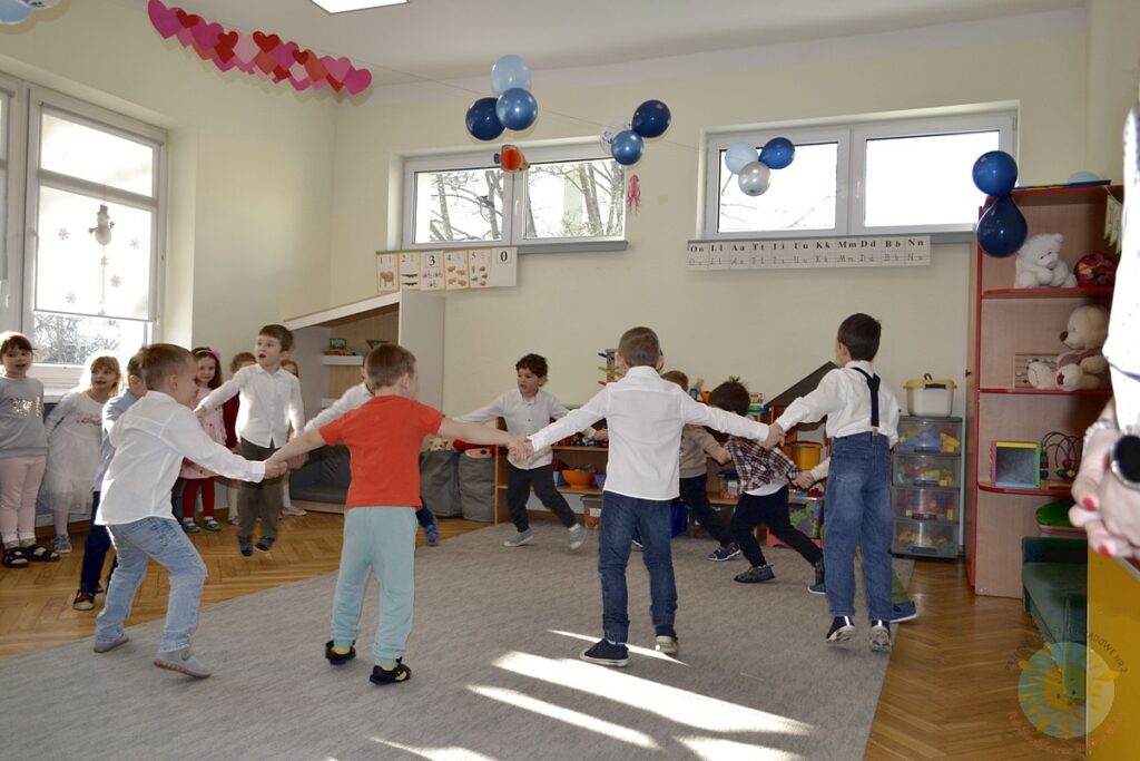 Dziadkowie na inscenizacji z okazji ich świeta - Przedszkole Samorządowe Nr 2 Pod Słonkiem w Białymstoku