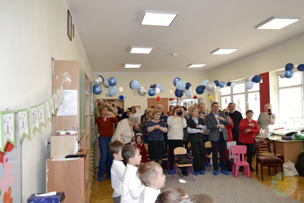 Dziadkowie na inscenizacji z okazji ich świeta - Przedszkole Samorządowe Nr 2 Pod Słonkiem w Białymstoku