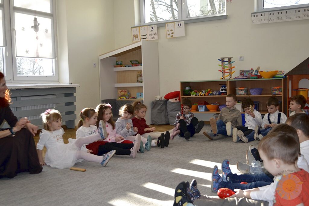 Dziadkowie na inscenizacji z okazji ich świeta - Przedszkole Samorządowe Nr 2 Pod Słonkiem w Białymstoku