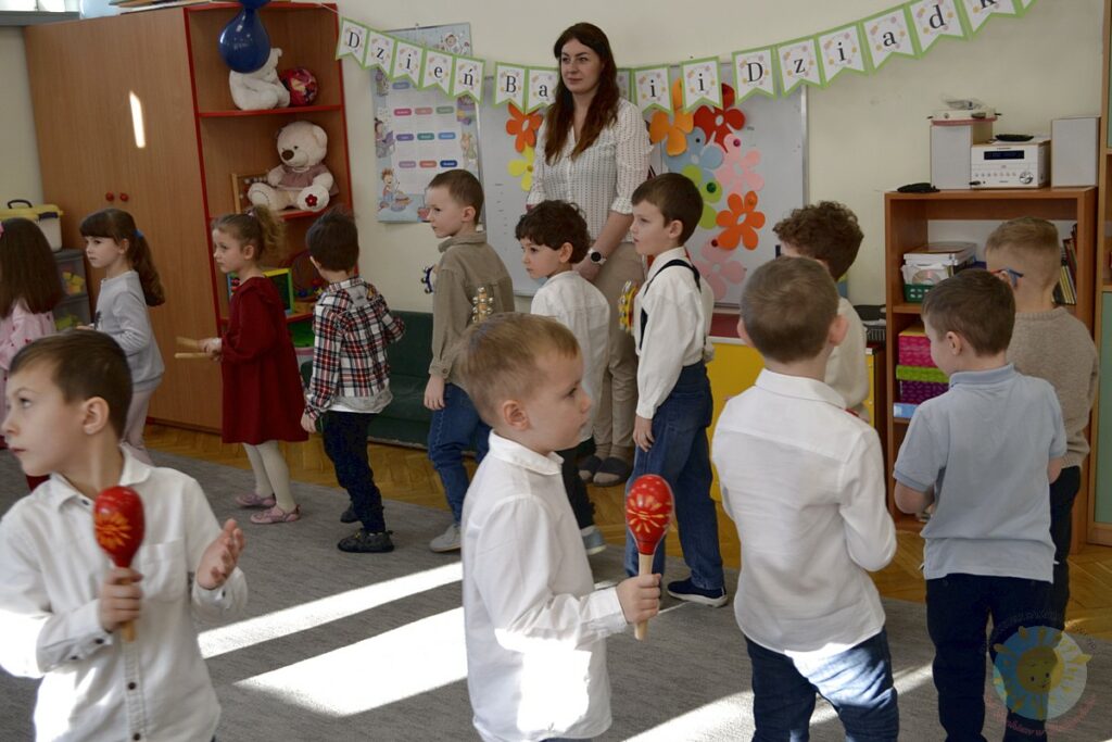 Dziadkowie na inscenizacji z okazji ich świeta - Przedszkole Samorządowe Nr 2 Pod Słonkiem w Białymstoku