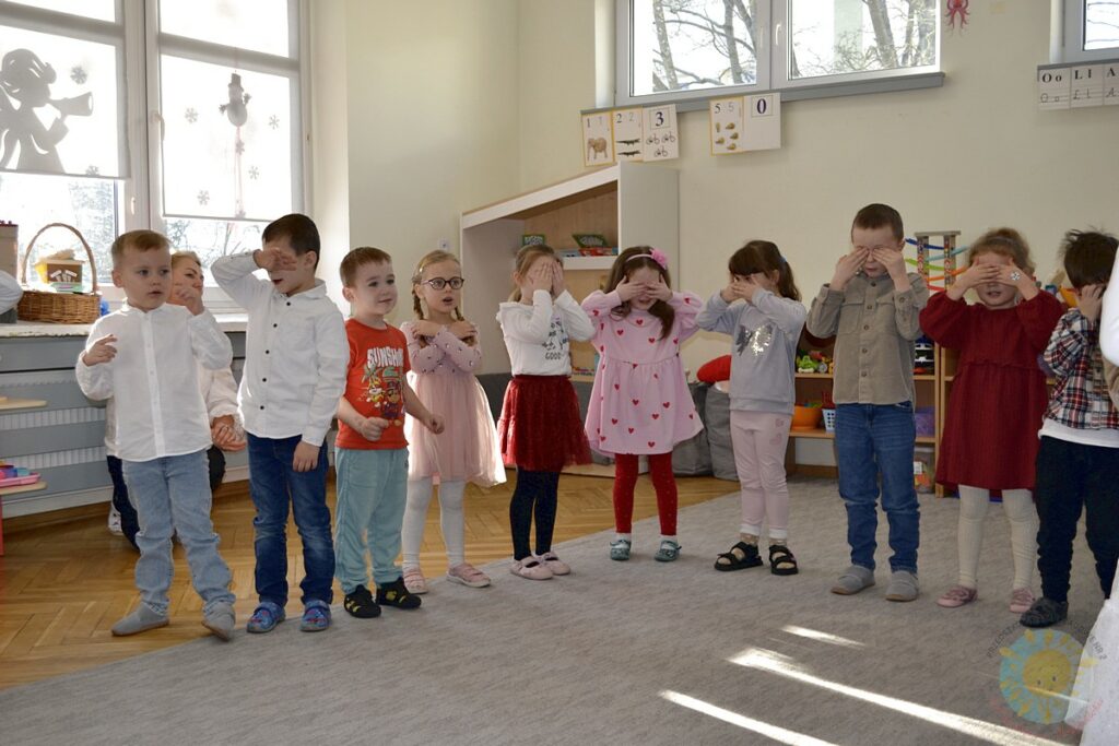 Dziadkowie na inscenizacji z okazji ich świeta - Przedszkole Samorządowe Nr 2 Pod Słonkiem w Białymstoku