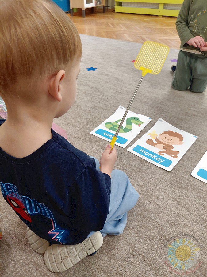 Bawiące się dzieci na dywanie przedszkolnym - Przedszkole Samorządowe Nr 2 Pod Słonkiem w Białymstoku