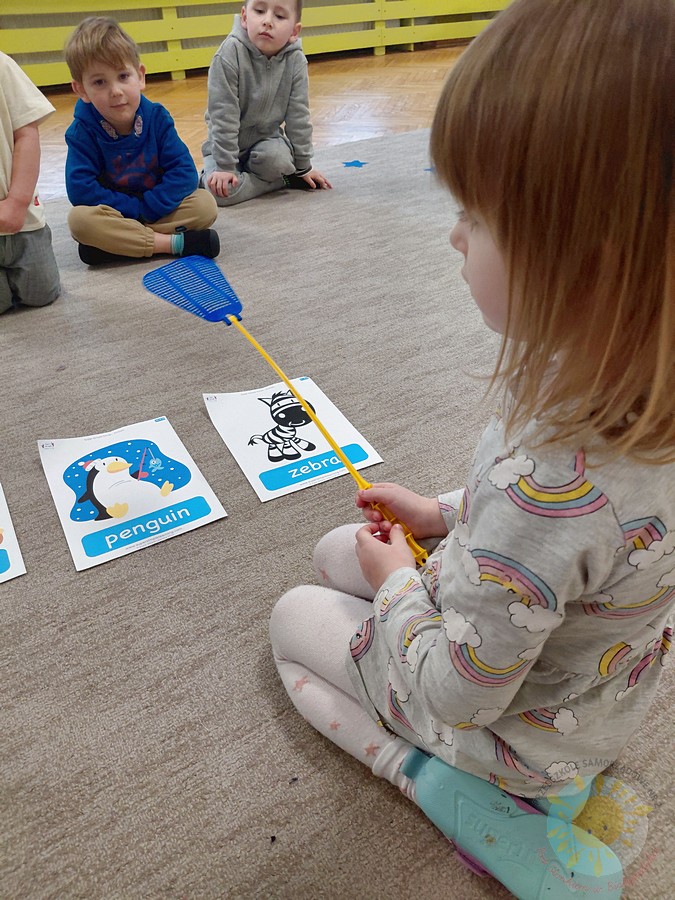 Bawiące się dzieci na dywanie przedszkolnym - Przedszkole Samorządowe Nr 2 Pod Słonkiem w Białymstoku