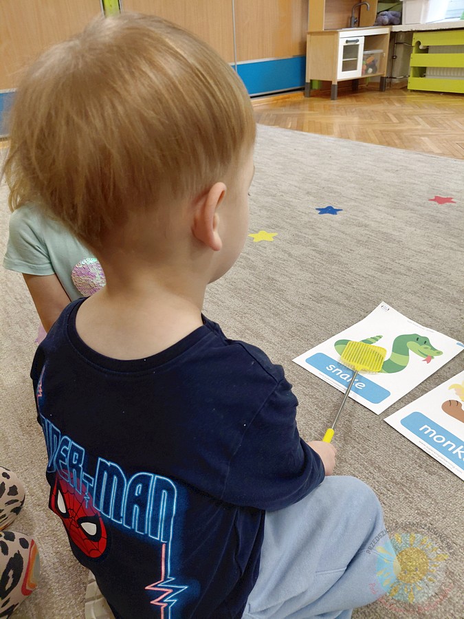 Bawiące się dzieci na dywanie przedszkolnym - Przedszkole Samorządowe Nr 2 Pod Słonkiem w Białymstoku