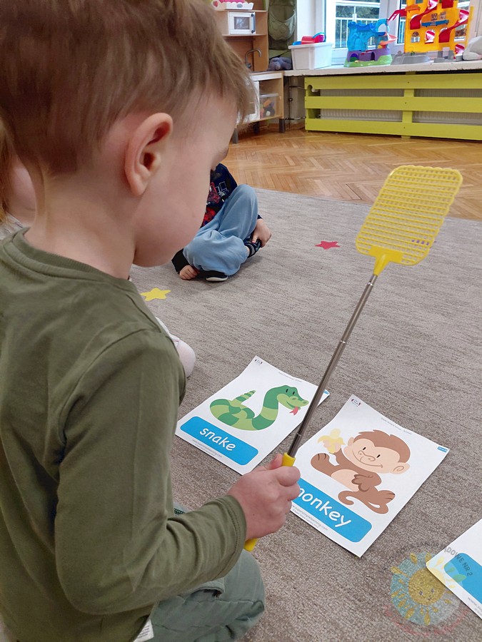 Bawiące się dzieci na dywanie przedszkolnym - Przedszkole Samorządowe Nr 2 Pod Słonkiem w Białymstoku