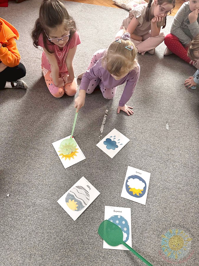 Dzieci w wieku przedszkolnym biorące udział w zajęciach w przedszkolu - Przedszkole Samorządowe Nr 2 Pod Słonkiem w Białymstoku