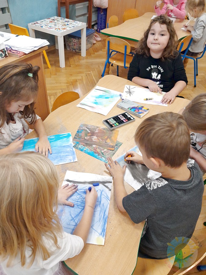 Dzieci w wieku przedszkolnym biorące udział w zajęciach w przedszkolu - Przedszkole Samorządowe Nr 2 Pod Słonkiem w Białymstoku