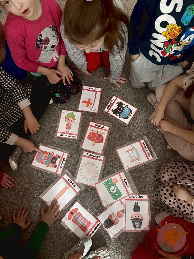 Dzieci w wieku przedszkolnym biorące udział w zajęciach w przedszkolu - Przedszkole Samorządowe Nr 2 Pod Słonkiem w Białymstoku