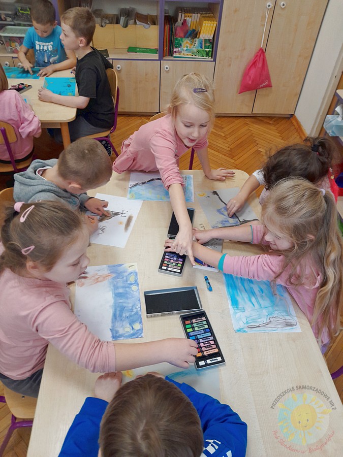 Dzieci w wieku przedszkolnym biorące udział w zajęciach w przedszkolu - Przedszkole Samorządowe Nr 2 Pod Słonkiem w Białymstoku