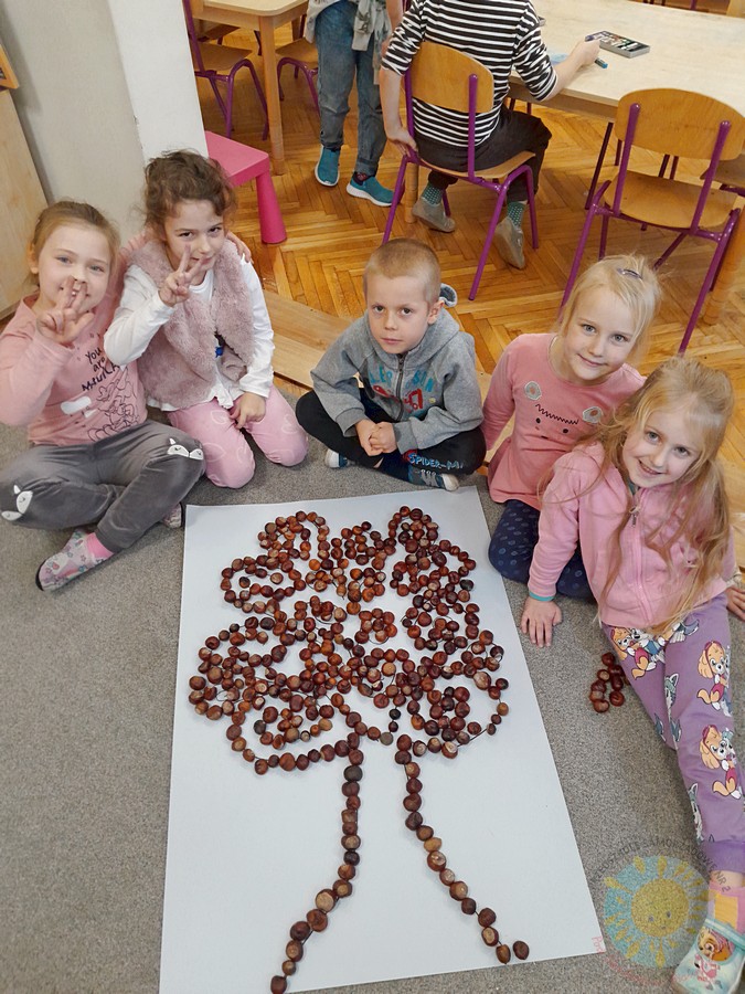 Dzieci w wieku przedszkolnym biorące udział w zajęciach w przedszkolu - Przedszkole Samorządowe Nr 2 Pod Słonkiem w Białymstoku