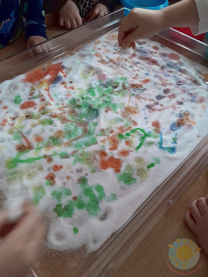 Dzieci w wieku przedszkolnym biorące udział w zajęciach w przedszkolu - Przedszkole Samorządowe Nr 2 Pod Słonkiem w Białymstoku