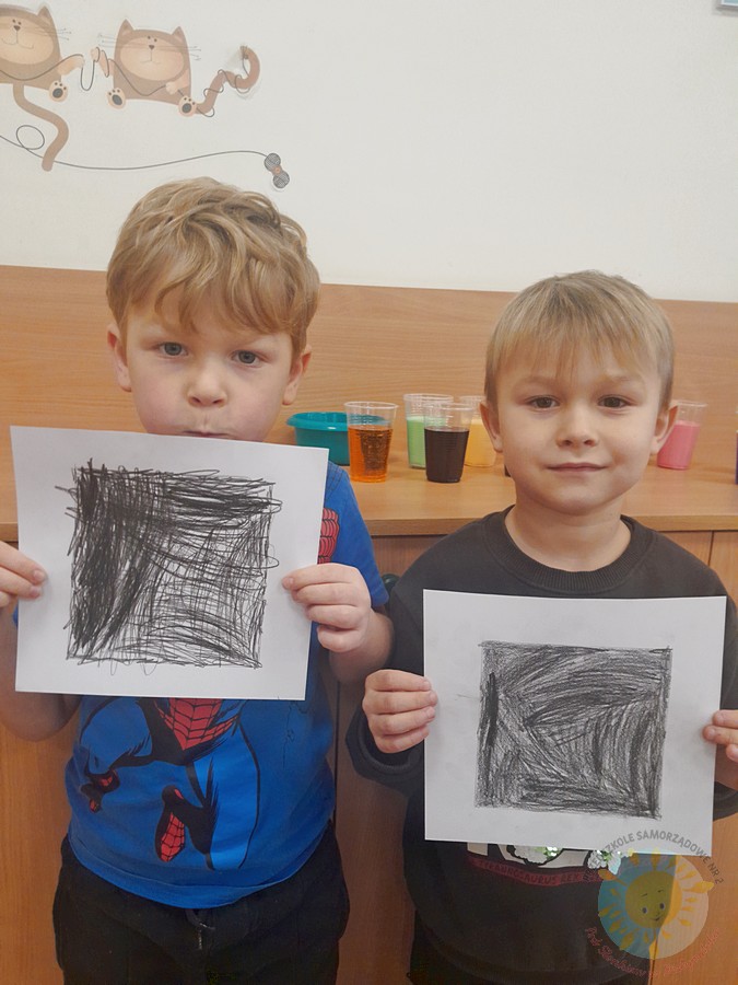 Dzieci w wieku przedszkolnym biorące udział w zajęciach w przedszkolu - Przedszkole Samorządowe Nr 2 Pod Słonkiem w Białymstoku