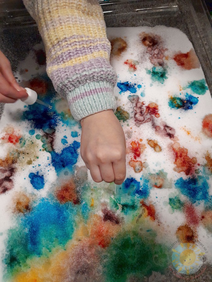 Dzieci w wieku przedszkolnym biorące udział w zajęciach w przedszkolu - Przedszkole Samorządowe Nr 2 Pod Słonkiem w Białymstoku