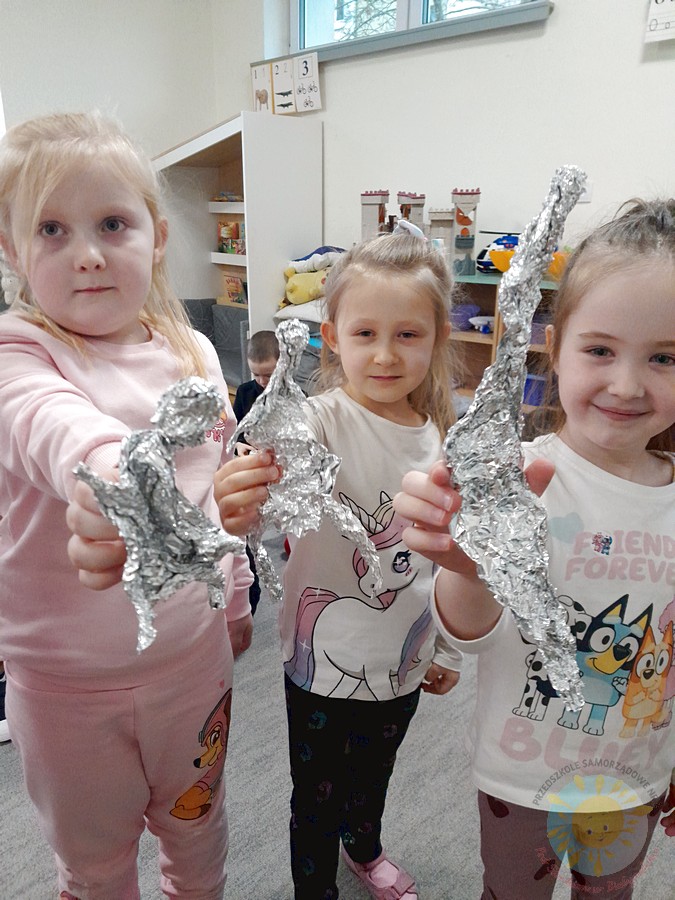 Dzieci w wieku przedszkolnym biorące udział w zajęciach w przedszkolu - Przedszkole Samorządowe Nr 2 Pod Słonkiem w Białymstoku