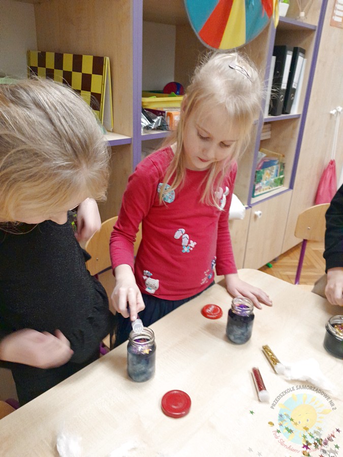 Dzieci w wieku przedszkolnym biorące udział w zajęciach w przedszkolu - Przedszkole Samorządowe Nr 2 Pod Słonkiem w Białymstoku