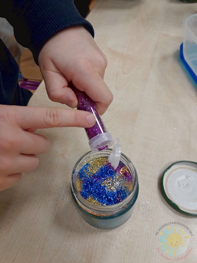 Dzieci w wieku przedszkolnym biorące udział w zajęciach w przedszkolu - Przedszkole Samorządowe Nr 2 Pod Słonkiem w Białymstoku