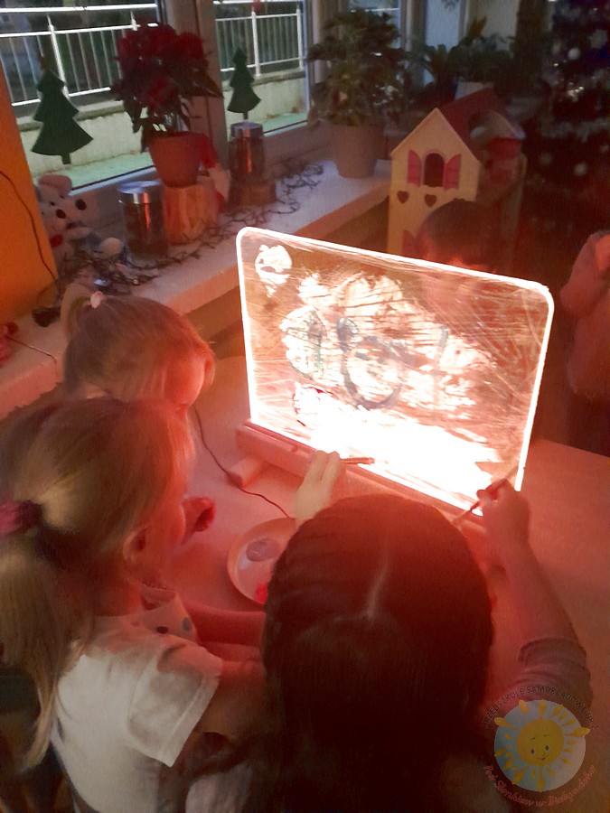 Dzieci w wieku przedszkolnym biorące udział w zajęciach w przedszkolu - Przedszkole Samorządowe Nr 2 Pod Słonkiem w Białymstoku