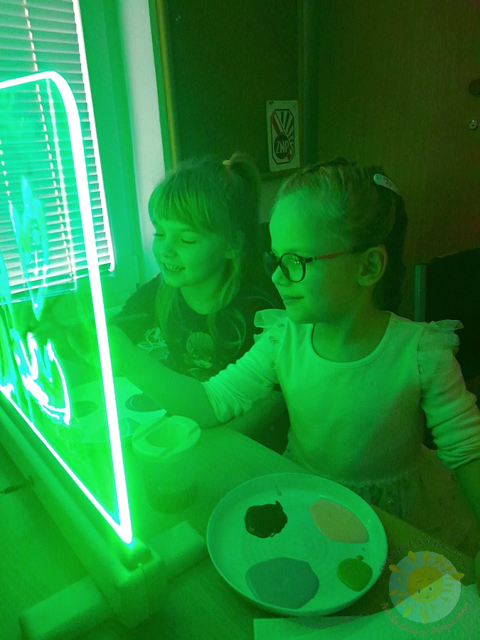 Dzieci w wieku przedszkolnym biorące udział w zajęciach w przedszkolu - Przedszkole Samorządowe Nr 2 Pod Słonkiem w Białymstoku