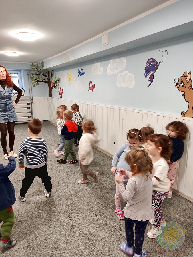 Dzieci uczestniczące w zajęciach rytmicznych - Przedszkole Samorządowe Nr 2 Pod Słonkiem w Białymstoku