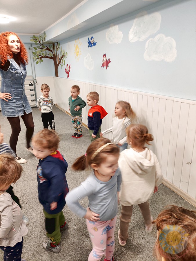 Dzieci uczestniczące w zajęciach rytmicznych - Przedszkole Samorządowe Nr 2 Pod Słonkiem w Białymstoku