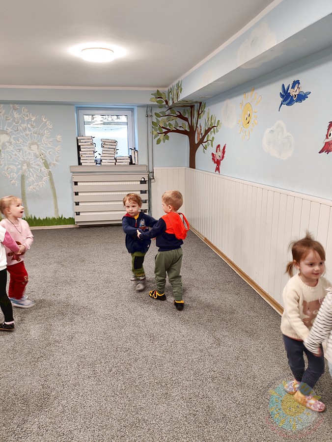 Dzieci uczestniczące w zajęciach rytmicznych - Przedszkole Samorządowe Nr 2 Pod Słonkiem w Białymstoku