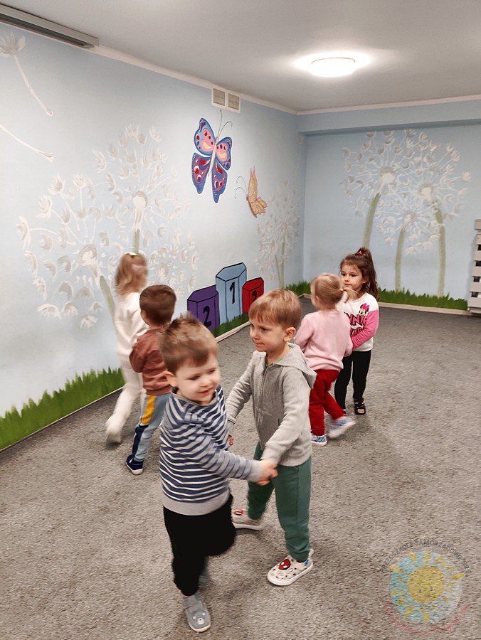 Dzieci uczestniczące w zajęciach rytmicznych - Przedszkole Samorządowe Nr 2 Pod Słonkiem w Białymstoku