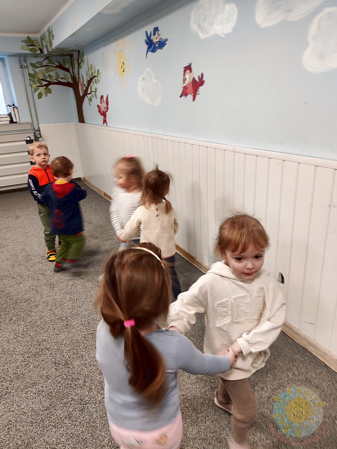 Dzieci uczestniczące w zajęciach rytmicznych - Przedszkole Samorządowe Nr 2 Pod Słonkiem w Białymstoku