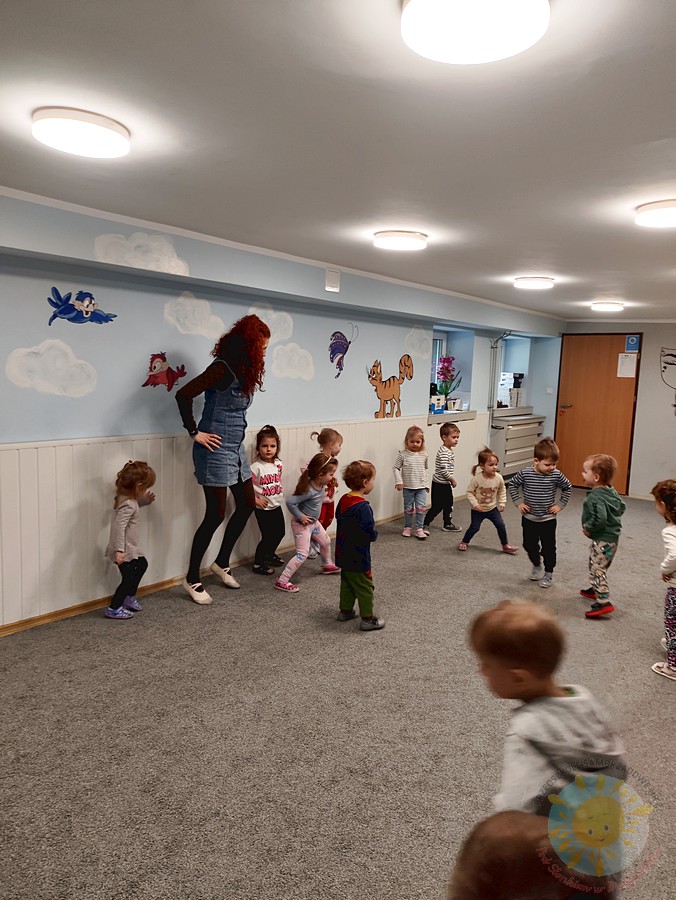 Dzieci uczestniczące w zajęciach rytmicznych - Przedszkole Samorządowe Nr 2 Pod Słonkiem w Białymstoku