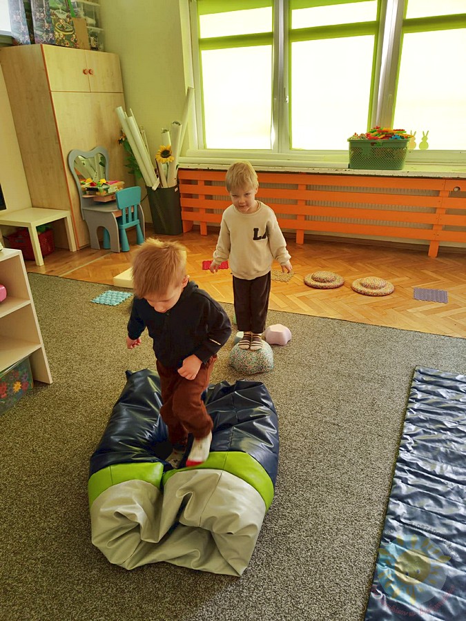 Dzieci biorące udział w zajęciach podczas zajęć otwartych biorące - Przedszkole Samorządowe Nr 2 Pod Słonkiem w Białymstoku