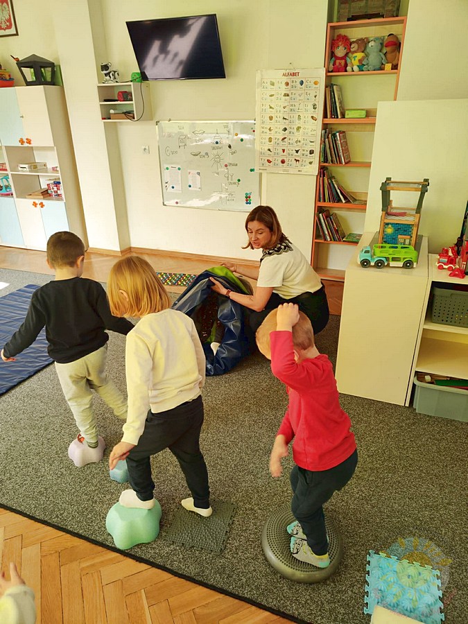 Dzieci biorące udział w zajęciach podczas zajęć otwartych biorące - Przedszkole Samorządowe Nr 2 Pod Słonkiem w Białymstoku