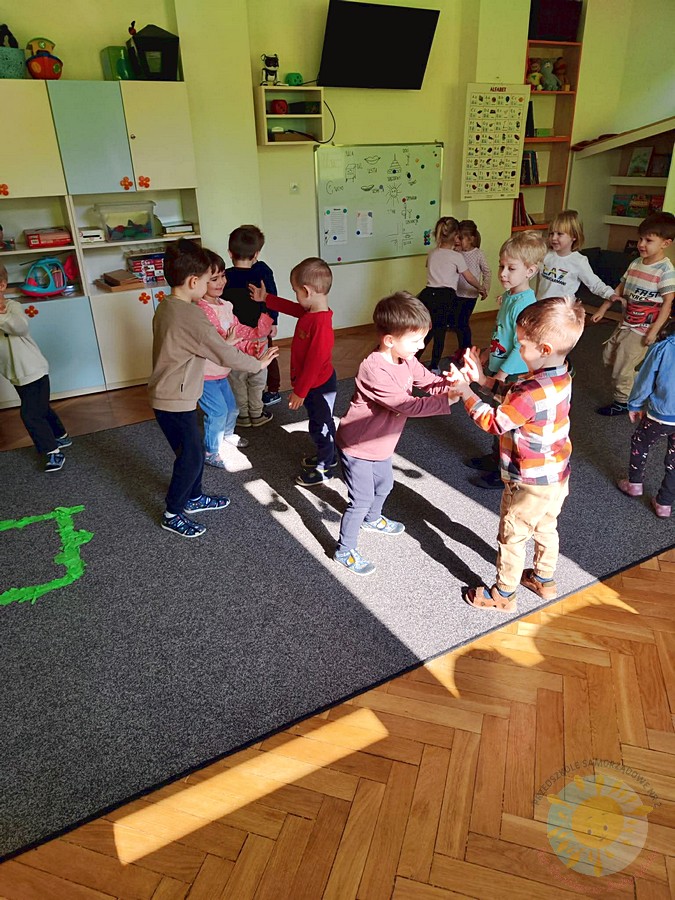 Dzieci biorące udział w zajęciach podczas zajęć otwartych biorące - Przedszkole Samorządowe Nr 2 Pod Słonkiem w Białymstoku